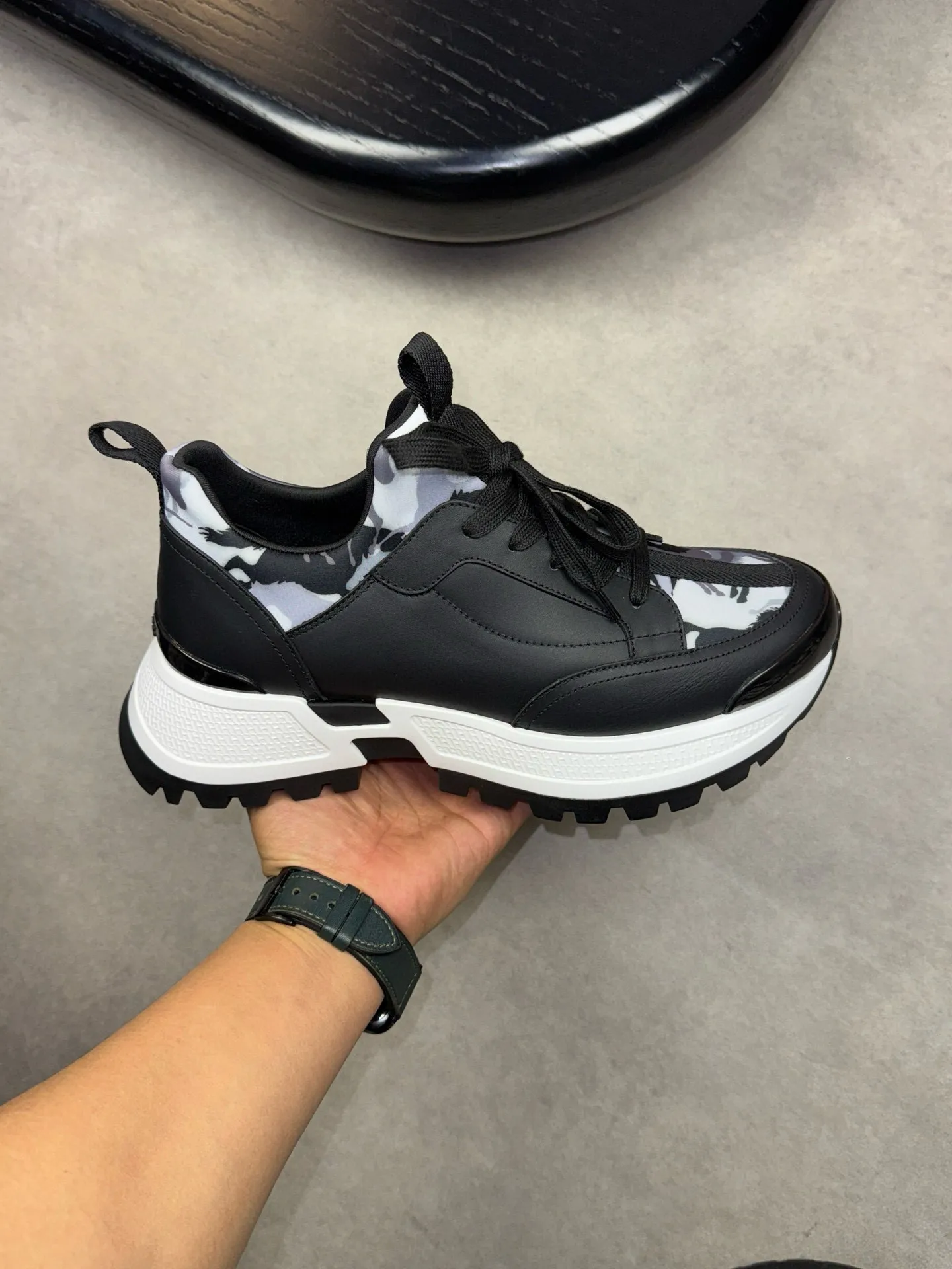 [HERMES] Hermès men's shoes💰560💰 - High-end quality original casual sports shoes - Upper: 🔝Nappa calfskin, high-grade elastic cloth, brand webbing - Lining: elastic cloth, foot pad; water-dyed cowhide - Outsole: ultra-light T men's shoes 💰U foam rubber; two-color molded outsole -Ultra-high quality control and fine workmanship: outstanding (high-end, extravagance, grade) -Size: 39-44 (38, 45, can be customized)